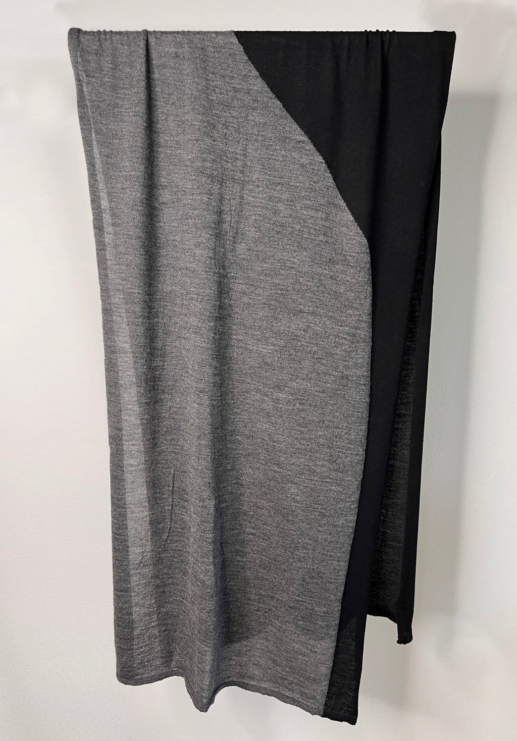 Contra Extrafine Italian Merino Intarsia Scarf, Black/Charcoal