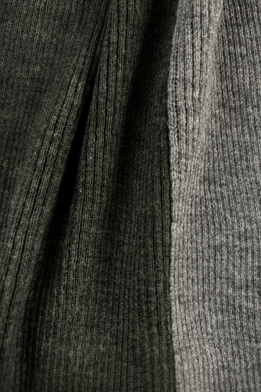 Close up Rib and color scarf - darker